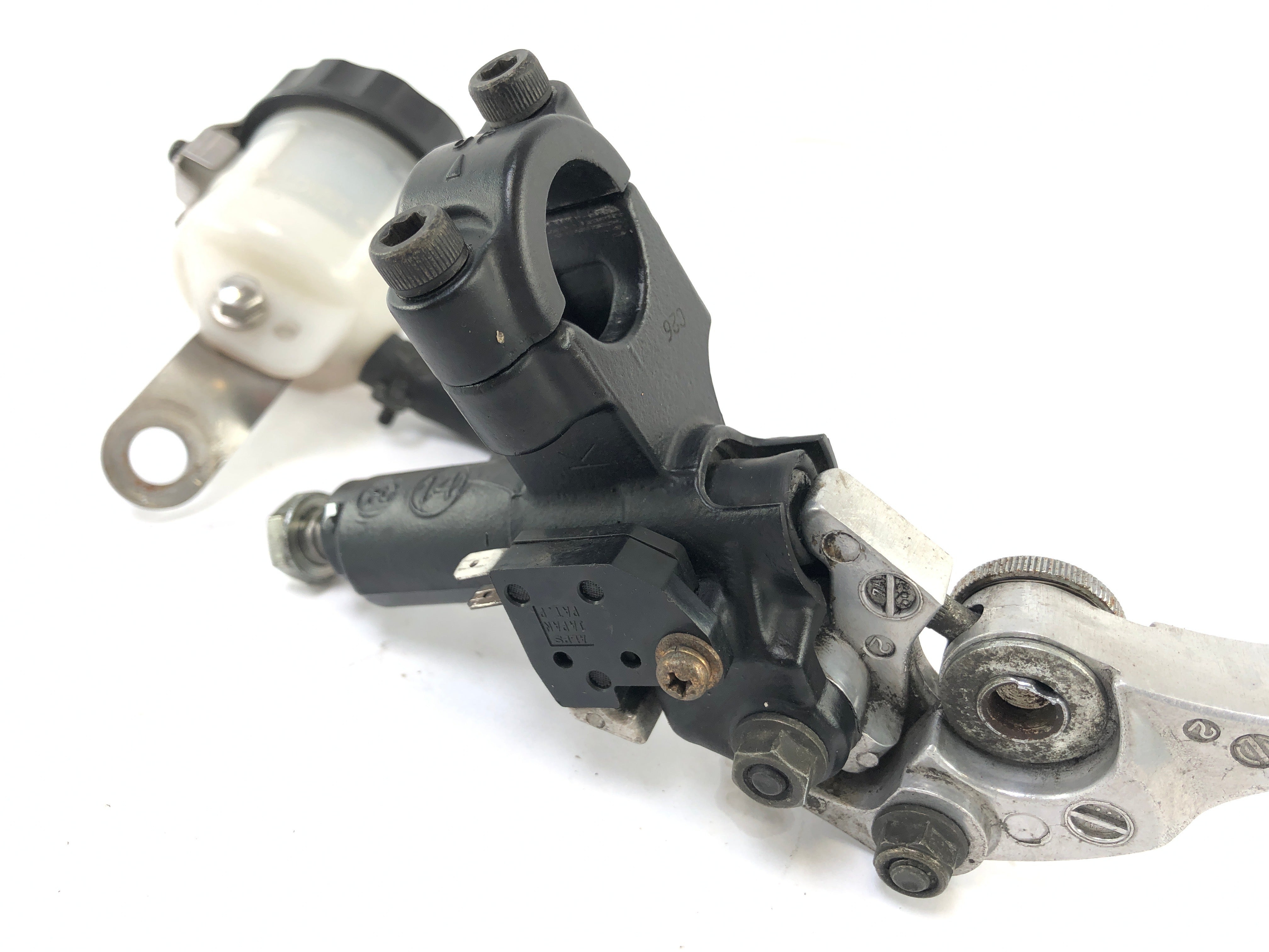 Triumph Daytona 955i T595 [1999] - Handbrake pump handlebar fitting right