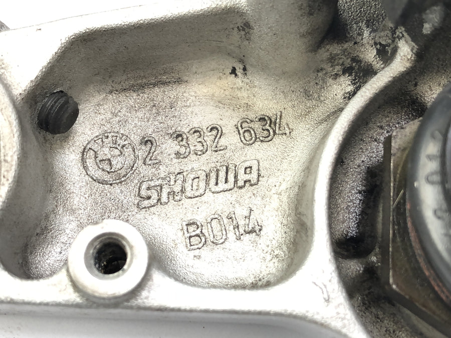 BMW R 1100 S R11S [2005] - Låssmed med gaffelbrygg vid den översta 40 mm tändlåset Tank Lock