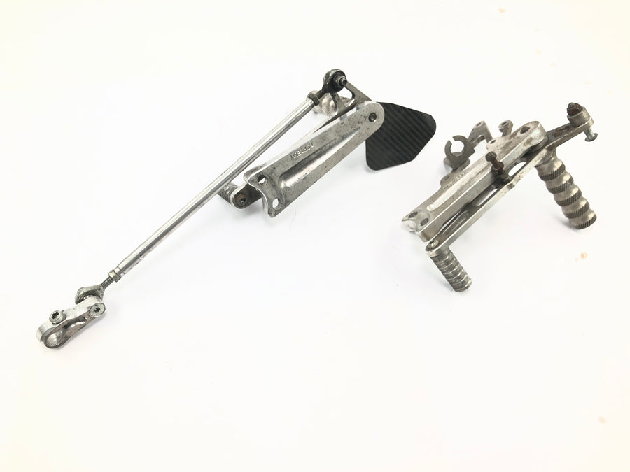 Honda VFR 800 FI RC46 [1999] - Fotstøttesystem Lucas fotstøtteholder girspak