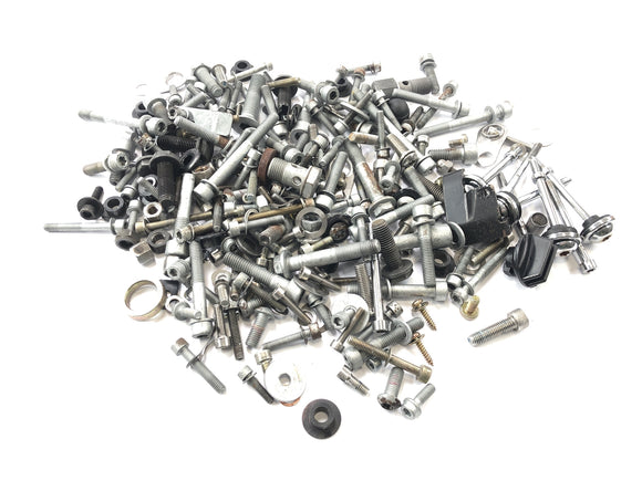 BMW R 850 C 259C [1999] - resztki części i śruby wymieszane