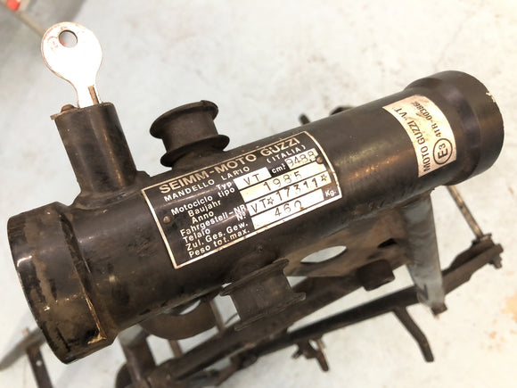 Moto Guzzi California II VT [1985] - quadro com papéis