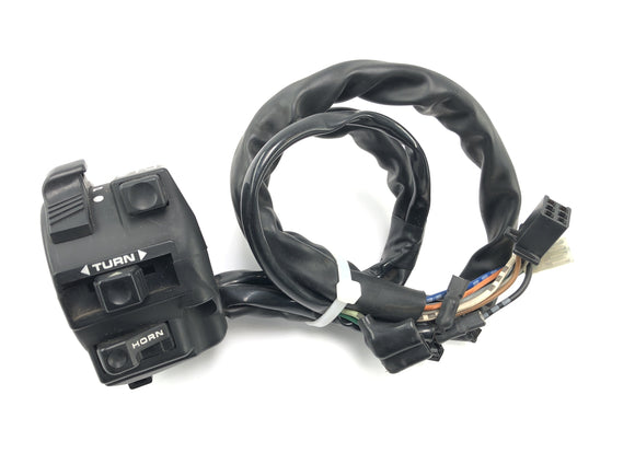 Honda CBR 900 RR SC28 [1994] - Переключатель руля на левой руле.