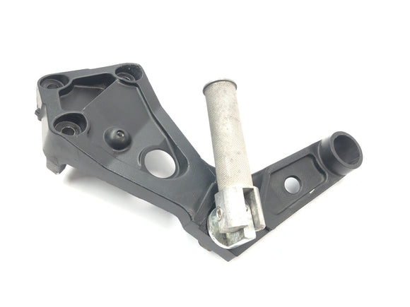 Triumph Daytona 900 T300 [1996] - Soporte reposapiés pasajero reposapiés izquierdo