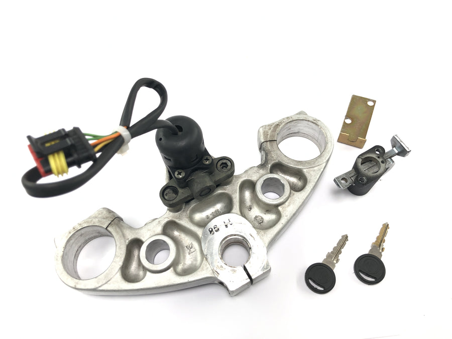 Moto Guzzi California 1100 EV KD [1998] - Lukkosarja ylemmällä haarukkasillalla, virtalukko, istuimen lukko