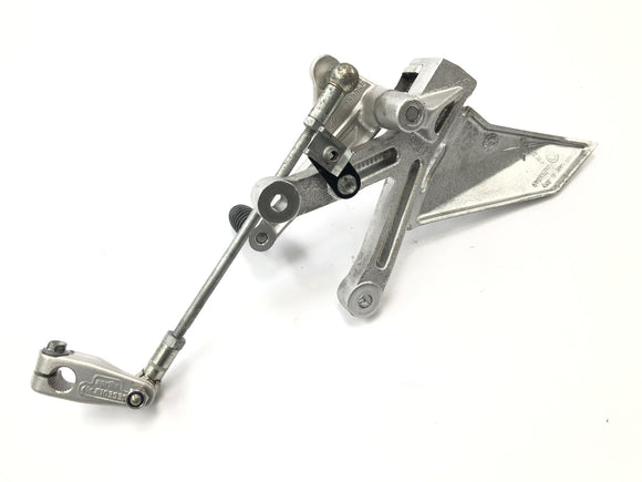 Aprilia RST 1000 Futura [2002] - Driver Footran aan de linkerkant met versnellingshendel en koppeling