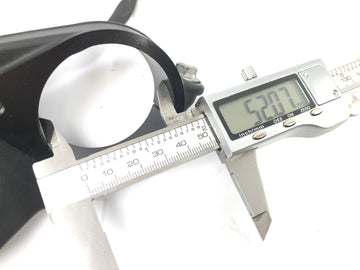 Aprilia RST 1000 FUTURA [2002] - zámečník s vidličkou nad sadou klíče na zapalování zapalovací nádrže - 0