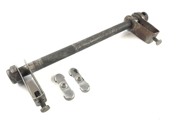 Triumph Bonneville T140V [1976] - Eje del eje trasero con tensor de cadena