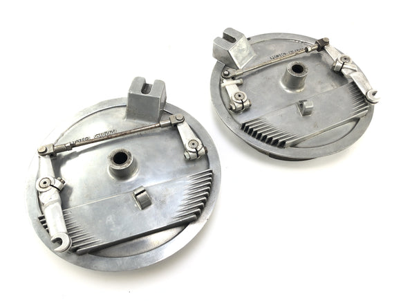 Moto Guzzi V7 Special [1971] - тормозный барабан на переднем дуплексном наборе Sport - держатель Defective