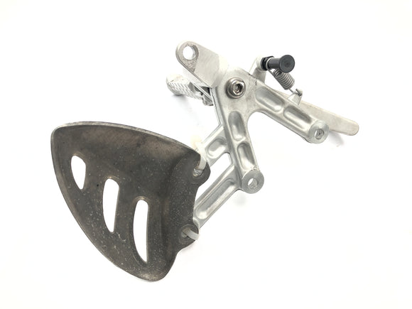 Triumph Speed ​​Triple T509 [1998] - rechtervoetsteunsysteem met rempedaal