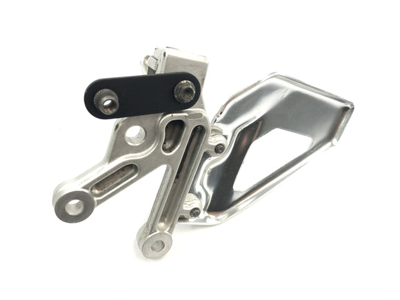 Aprilia RSV 1000 R [2004] - Fahrerfußraste links Fußraste mit Halter