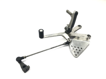 Honda CBR 900 RR Fireblade SC33 [2000] - Venstre fotstøtte foran Førerfotstøtte med girspak og kobling - 0