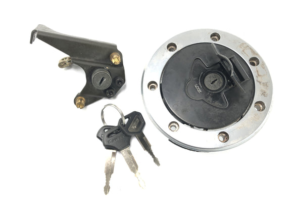 Kawasaki ZR7 ZR750F [1999] - Polttoainekannen polttoainekorkki.