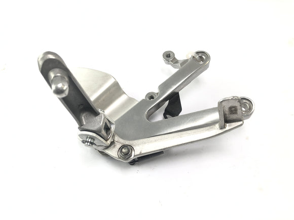 Yamaha YZF R1 RN01 [1998] - Система подножества справа с педалью тормоза