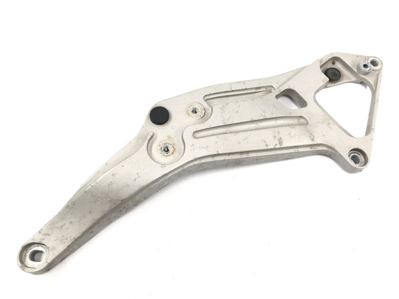 Yamaha GTS 1000 4FV [1997] - vasen jalkatuen kiinnityslevy