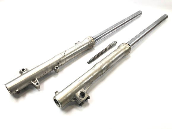 Honda XL 600 R PD03 [1986] - Fork legs telescopic fork with thru axle