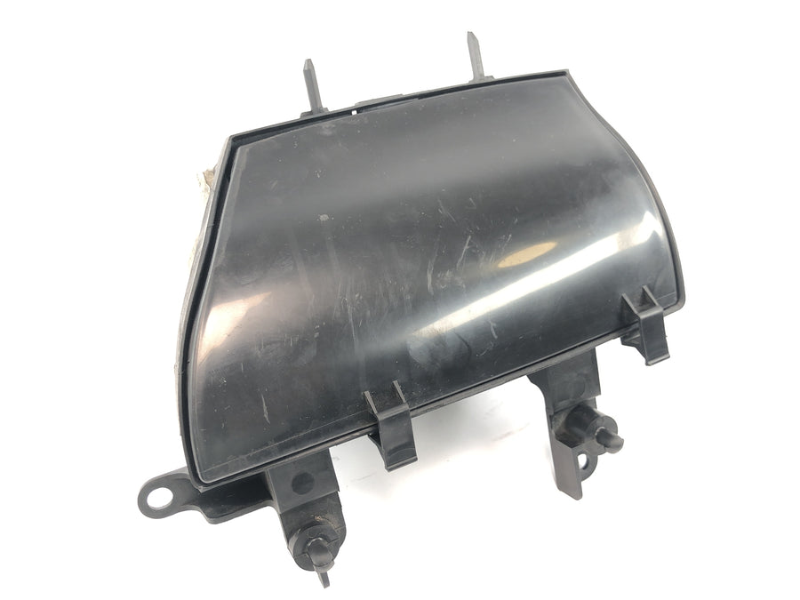 Suzuki Intruder VL 1500 AL [2000] - compartimento de armazenamento de ferramentas