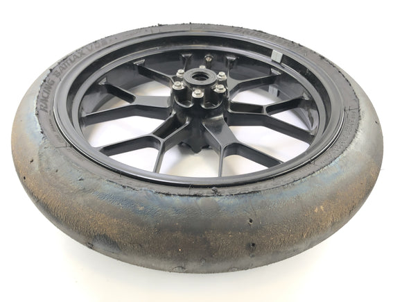 Aprilia RSV4 1000 [2010] - El borde de la rueda delantera en el frente