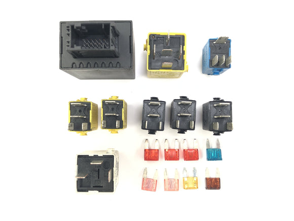 BMW R 1100 S R11S [2005]  - リレーとヒューズが回転されます