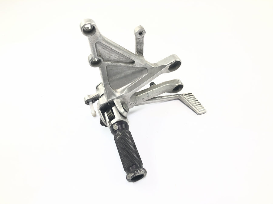 ホンダ CBR 1000 RR SC57 [2006] - 右側の運転席フットレスト、ブレーキ ペダル フットレスト システム付き