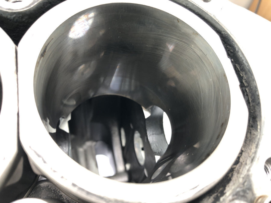 Triumph Street Triple R 675 D67LD [2010] - Motorhus med löpningsuttag och kolvar