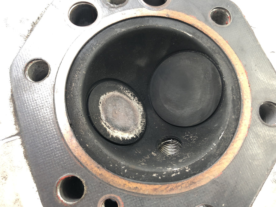 Moto Guzzi V7 Special [1971] - Cylinder Head po prawej stronie