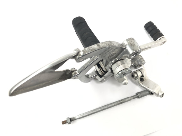 Triumph Sprint St 1050 [2005] -Footresting Systemのドライバーのフットレストフットレミストフットレストプレートのスイッチングペダルとリンケージ