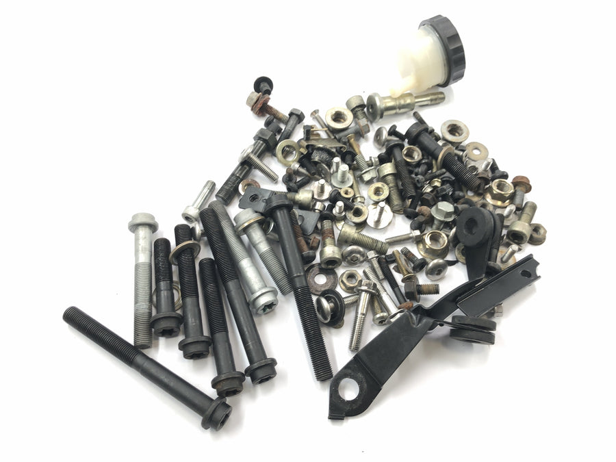 トライアンフ サンダーバード 900 T309RT [1995] - 余ったパーツとネジの混合ロット