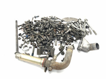 Yamaha YZF R1 RN09 [2003] - Ruuvit jäännösosat ovat nippu