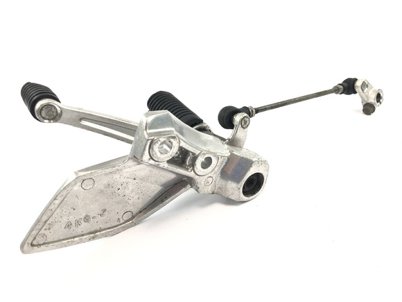 Yamaha XJR 1200 4PU [1996] - Fahrerfußraste links mit Schaltpedal und Gestänge