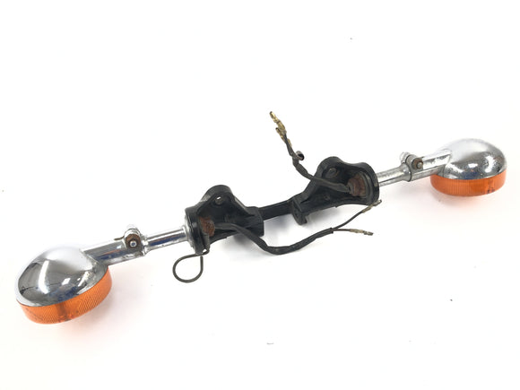 Yamaha XV 750 5G5 [1982] - turn signal with bracket at the front