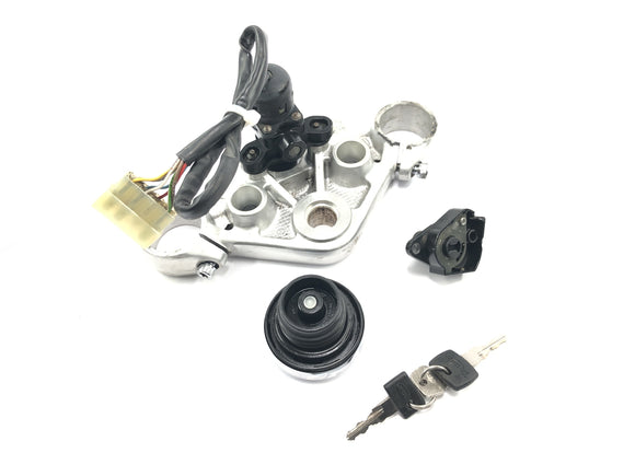 Triumph Adventurer 900 T309RT [1998] - Schlosssatz Zündschloss Gabelbrücke oben Zündschloss Tankschloss