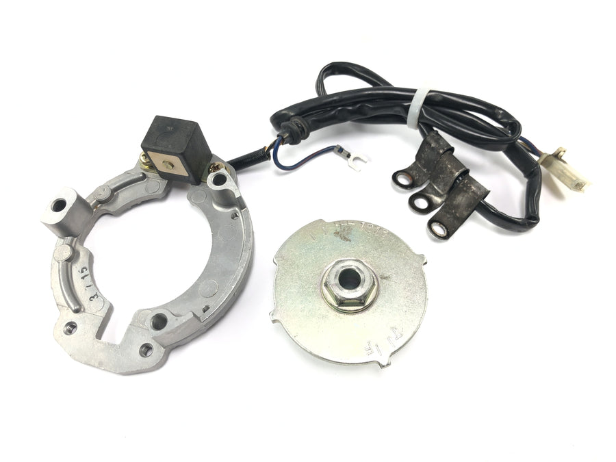 Kawasaki Zephyr 750 ZR750C [1994] - Placa do sensor de ignição do gerador de pulsos de ignição do sensor de captação