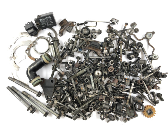 Yamaha v Max 1200 2We [1996] - остаточные детали и винты являются пакетом