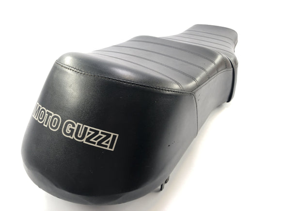 Moto Guzzi V7 Special [1971]  - シートベンチ