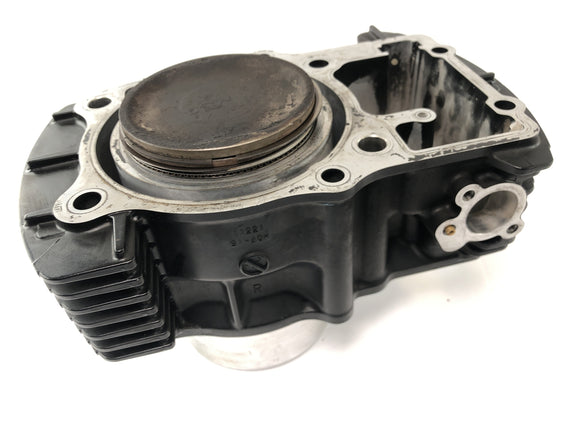 Suzuki VZ 1500 WVCU [2011] — Цилиндр с поршневым цилиндром сзади