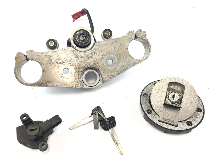 Yamaha XJR 1200 4PU [1996] - ponte superior do garfo com fechadura de ignição, trava da tampa do tanque