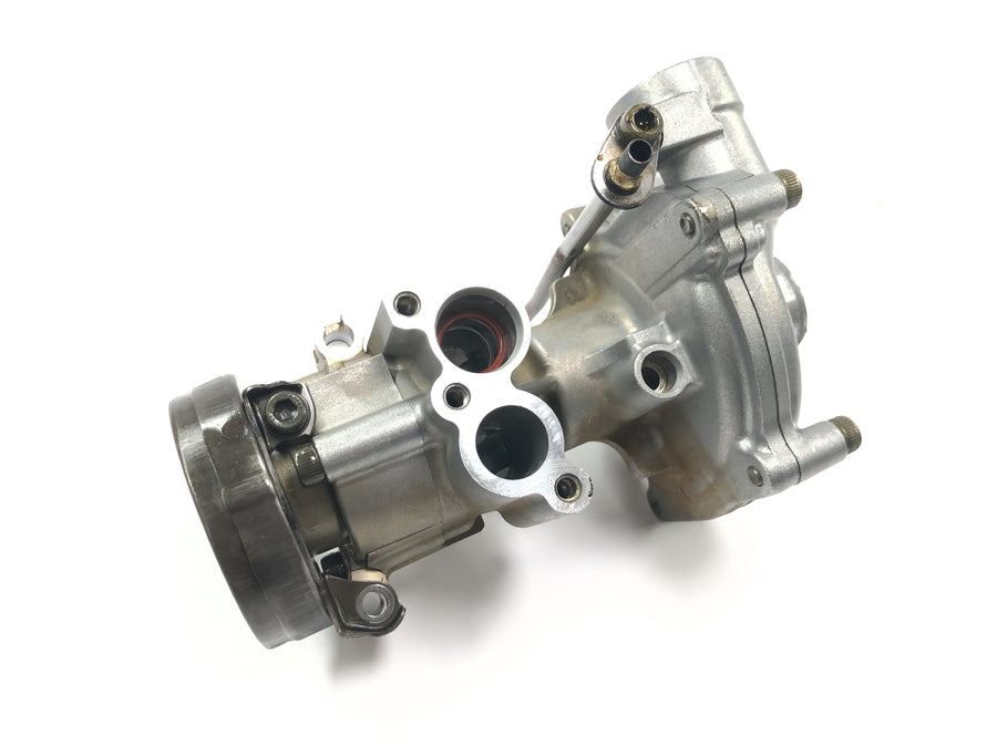 Yamaha YZF R1 RN04 [2001] - Wasserpumpe Kühlmittelpumpe Ölpumpe Pumpengehäuse