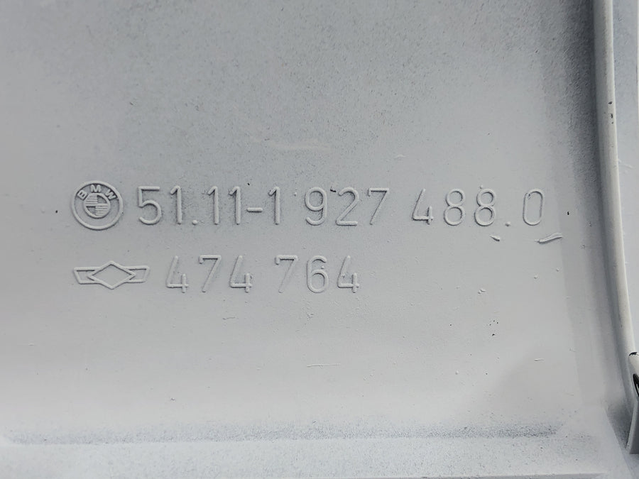 宝马 E28 - 装饰盖牵引眼前保险杠