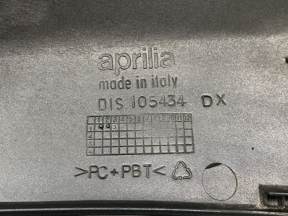 Aprilia RST 1000 Futura [2002] - Zitbekleding aan de achterkant linker bekleding