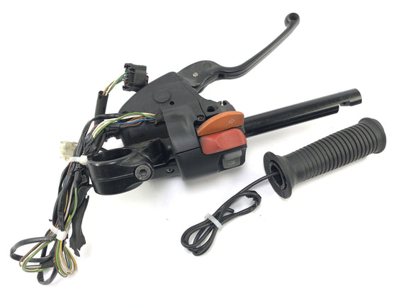 BMW R 1100 S R11S [2005]  - 左側のハンドルバーフィッティングは、ステアリングのハンドルバースイッチとクラッチポンプを備えています