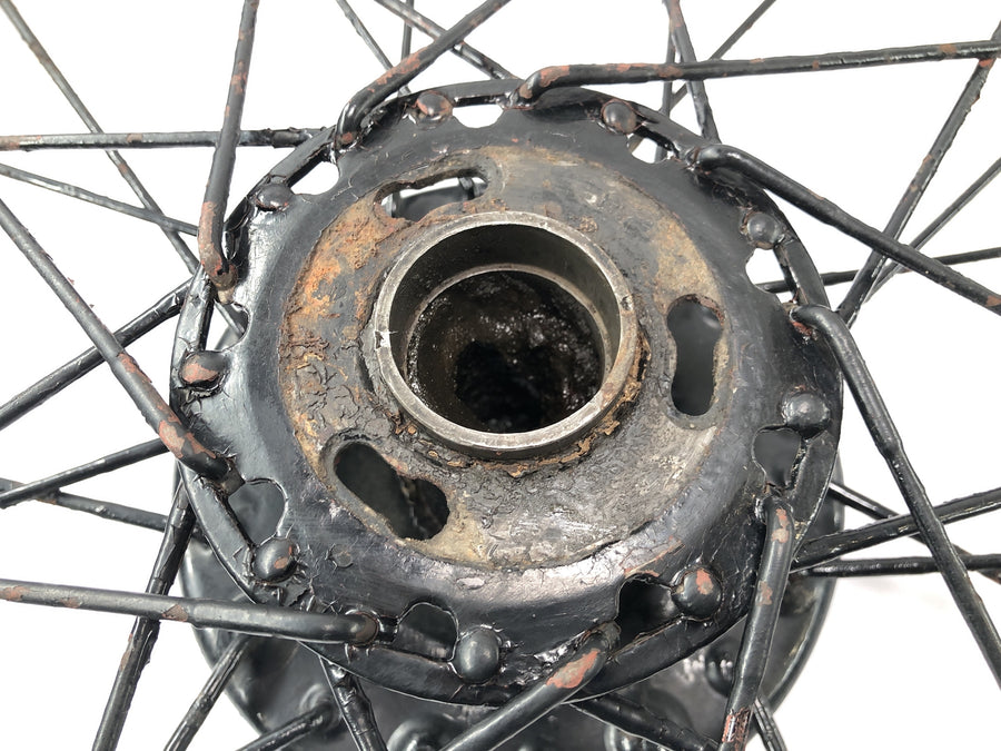 DKW NZ 250 [1938] - Voorwiel met spaken en naaf.