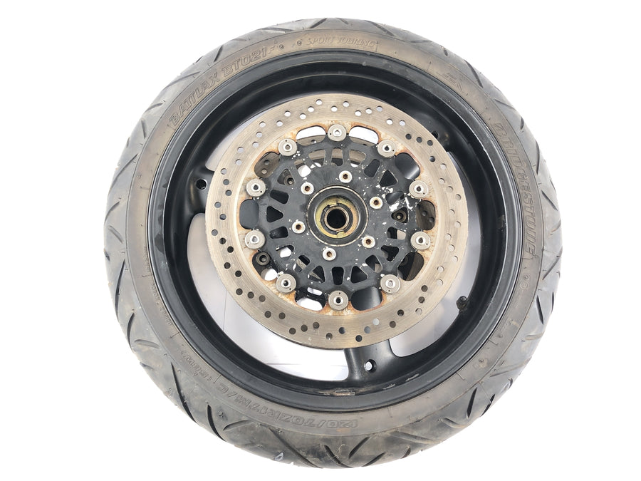Triumph Speed ​​Triple 955i [1999] - Przednie kółko w przodzie 120/70 ZR17