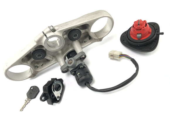 KTM 690 SM Prestige [2007] - Ponte do garfo no topo com a tampa da trava de ignição da ignição por ignição