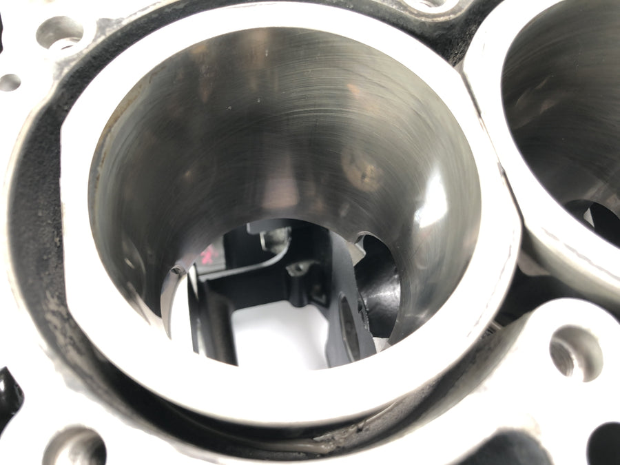 Triumph Street Triple R 675 D67LD [2010] - Motorhus med löpningsuttag och kolvar