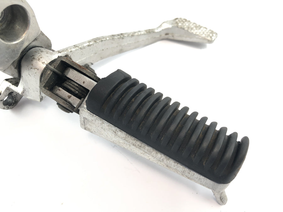 Yamaha XJR 1200 4PU [1996] - Kuljettajan jalkatuki oikealla jarrupolkimella ja pidikkeellä