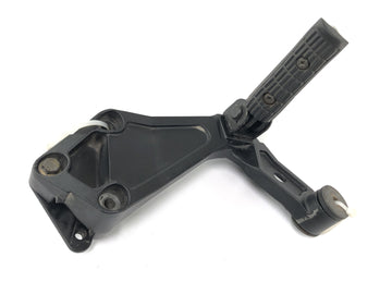 Triumph Daytona 900 T300 [1993] - Footrest z bramkarzem wspornika Footrest Socius za prawym - 0