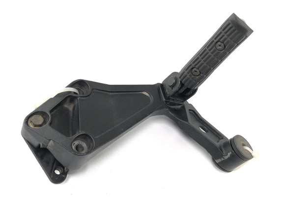 Triumph Daytona 900 T300 [1993] - Coloque para os pés com um suporte para os pés de goleiro Socius atrás da direita