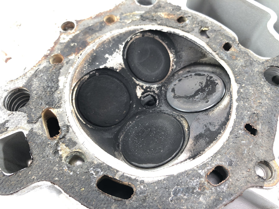 Honda GL 500 Silverwing PC02 [1982] - głowa cylindra po prawej stronie