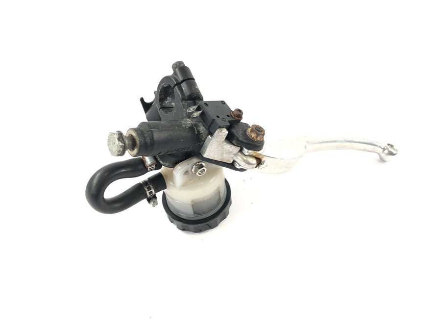 Triumph Speed ​​Triple 955i [1999] - Handlebar fitting right hand brake pump