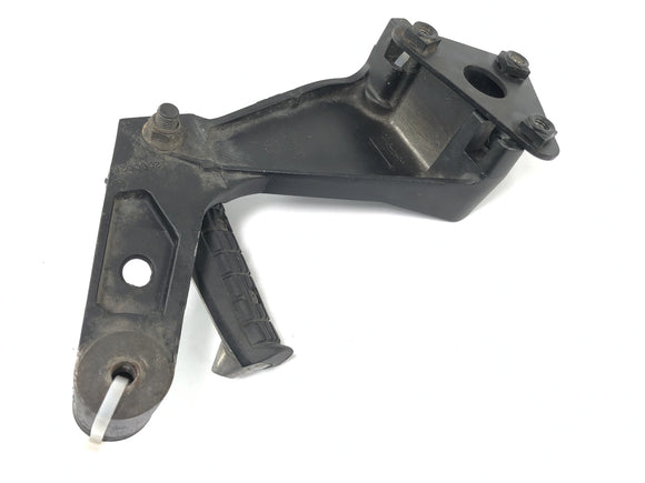 Triumph Daytona 900 T300 [1993] - Coloque para os pés com um suporte para os pés de goleiro Socius atrás da direita